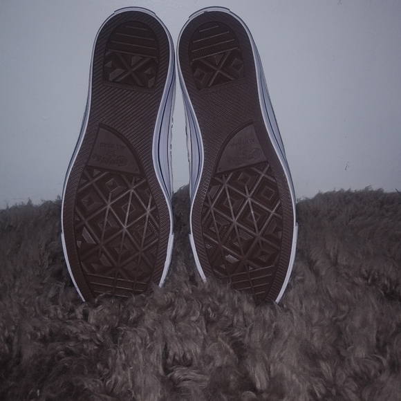 Brand New converse for men size 9.5 - Picture 3 of 3